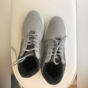 Adrienne vittadini sneakers